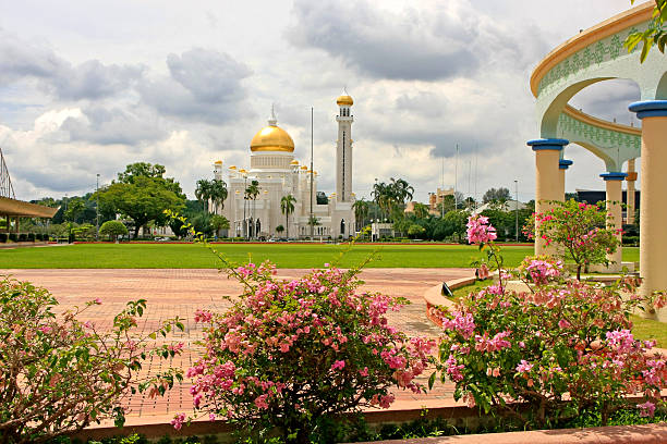 istock Sultan Omar Ali Saifudding Mosque, Bandar Seri Begawan, Brunei 493881649
