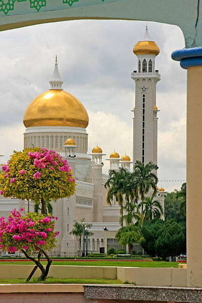 istock Sultan Omar Ali Saifudding Mosque, Bandar Seri Begawan, Brunei 493881655