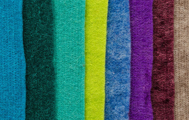 variation en polaire colorée - patch textile stack heap photos et images de collection