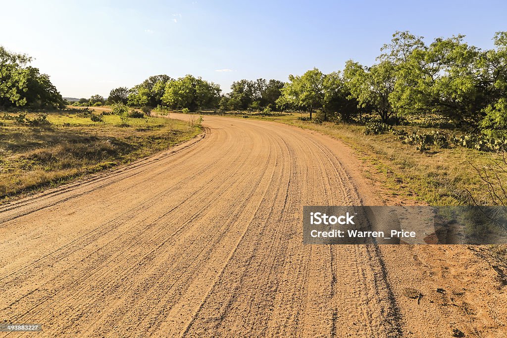 Schotterstrecke im Land - Lizenzfrei Agrarbetrieb Stock-Foto