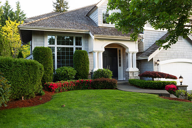 Clean exterior home during late spring season Beautiful home exterior during late spring season with clean landscape landscaped stock pictures, royalty-free photos & images