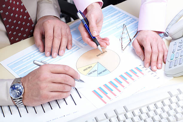 istock Businessmans in the office 493884773