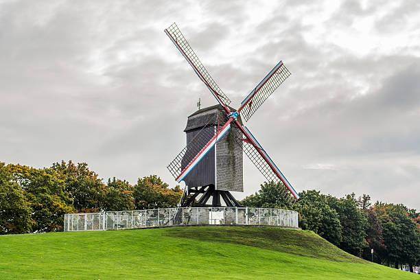 brugia-stary wiatrak - belgium bruges windmill europe zdjęcia i obrazy z banku zdjęć
