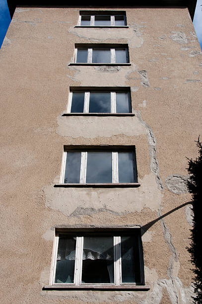 weatherd fachada de prora em alemão ilha rügen - weatherd imagens e fotografias de stock