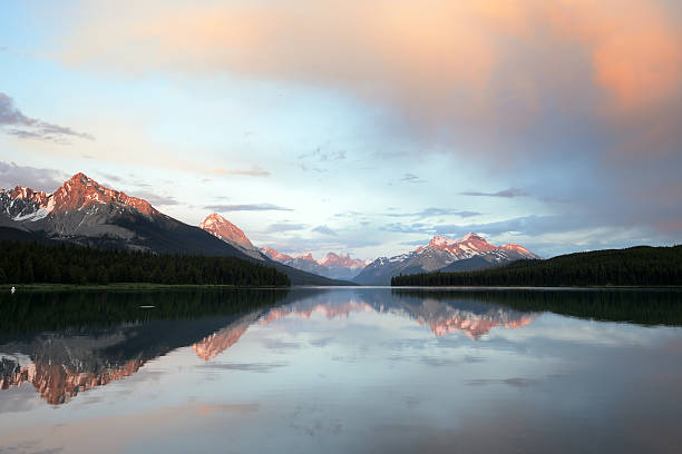 istock Maligne Lake at Sunset 493934438