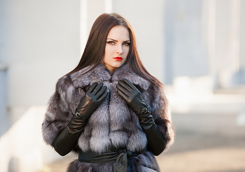 middelalderlig Lam overdraw Woman Fur Coat And Black Leather Gloves Stock Photo - Download Image Now -  Adult, Arts Culture and Entertainment, Autumn - iStock