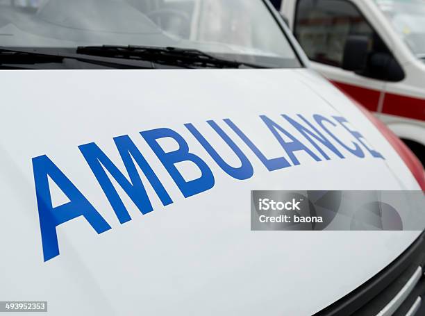 Ambulanza - Fotografie stock e altre immagini di Affari - Affari, Affari finanza e industria, Ambientazione esterna