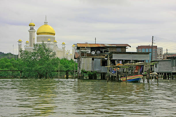 istock Kampong Ayer and Sultan Omar Ali Saifudding Mosque 493954283