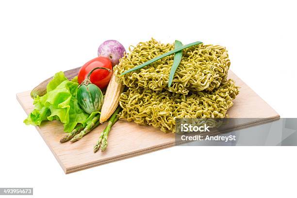 Foto de Verde Raw Macarrão e mais fotos de stock de Acabando - Acabando, Alimentação Saudável, Alimentação macrobiótica