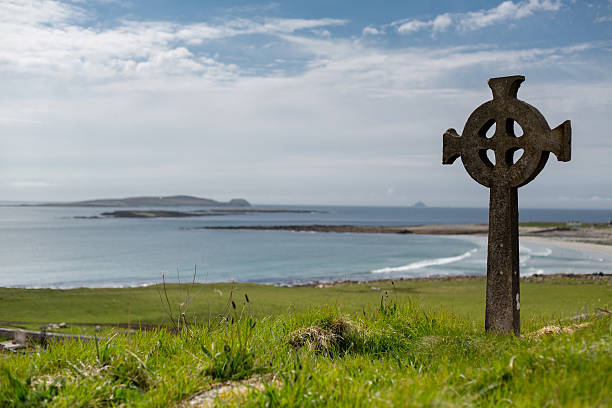 krzyż celtycki - cross shape cross grave nobody zdjęcia i obrazy z banku zdjęć