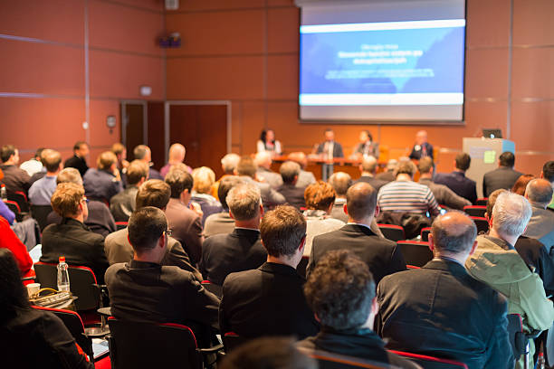 público na sala de conferência. - business conference imagens e fotografias de stock