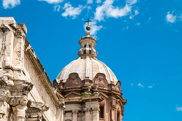 istock Famous Roman ruins in Rome 493977350