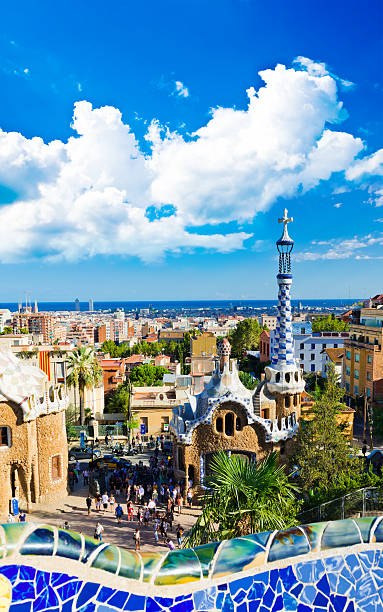 park guell in barcelona, spanien. - parc guell stock-fotos und bilder