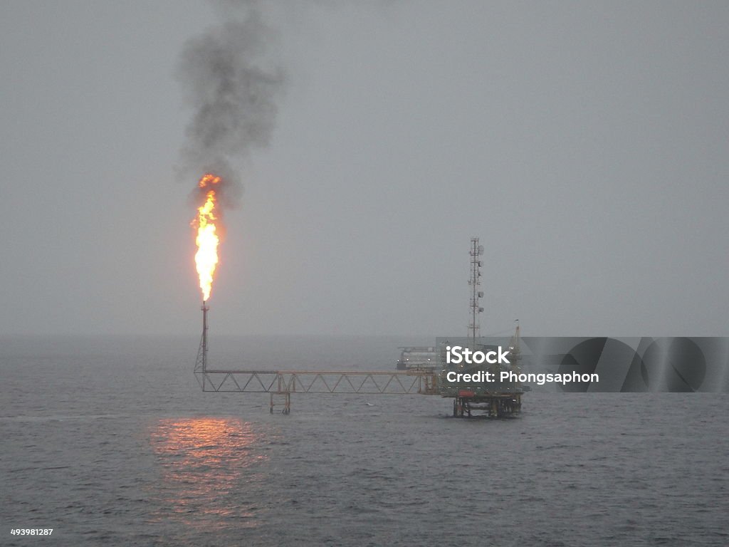 Plataforma de producción - Foto de stock de Campo de petróleo libre de derechos