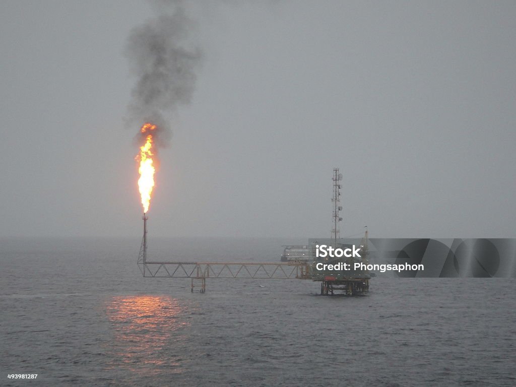 Plate-forme de production - Photo de Gisement de pétrole libre de droits