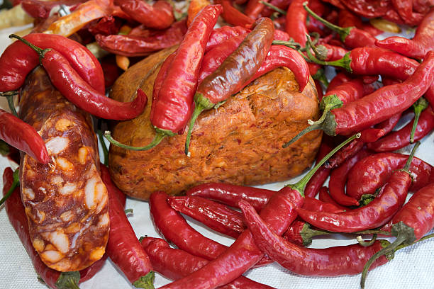 pimentos salame e ndoja quente - salami chorizo sausage sopressata imagens e fotografias de stock