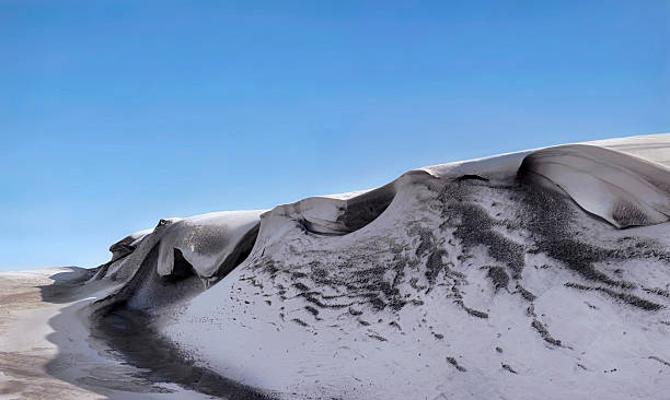 istock ice frozen wave with a crest on the coast 493982002