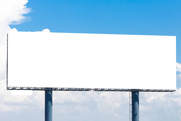 Cartelera en blanco listo para una nueva publicidad - foto de stock