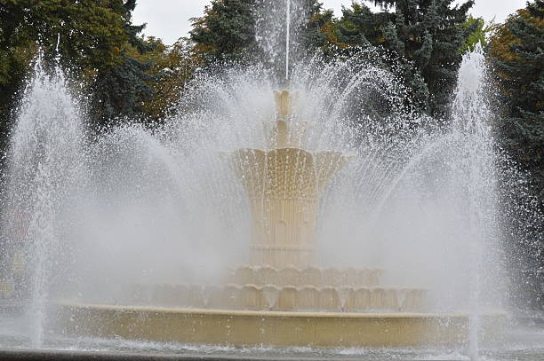 istock Public park in Breda with a pond and fountain 493994420