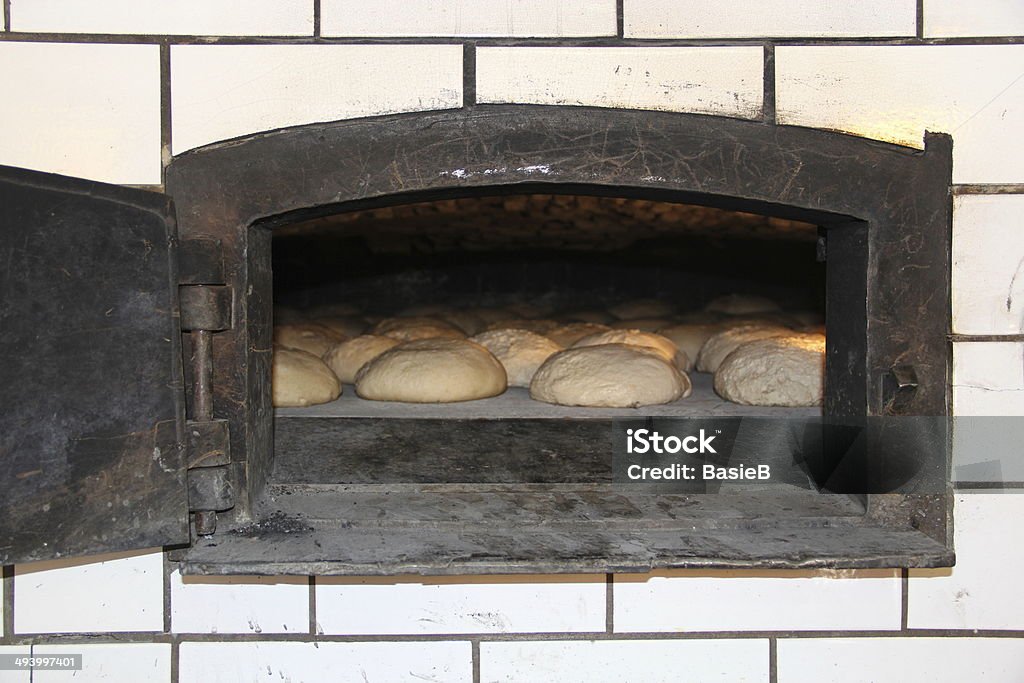 Baking bread - Lizenzfrei Backen Stock-Foto