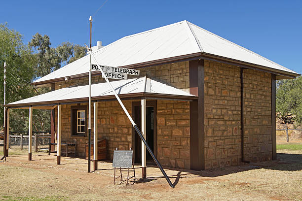 old telegraph estación, alice springs, australia - alice springs public building outdoors horizontal fotografías e imágenes de stock