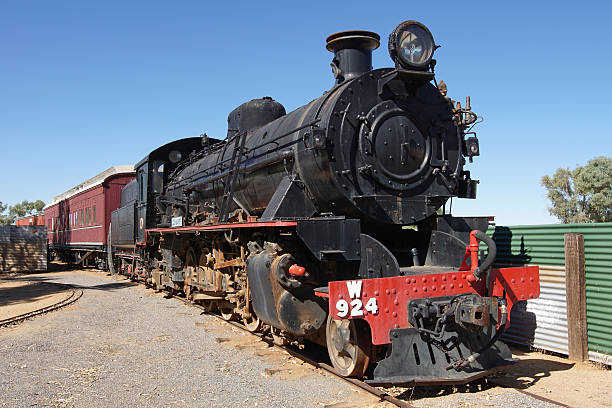 old ghan ferrocarril, australia - ghan pass fotografías e imágenes de stock