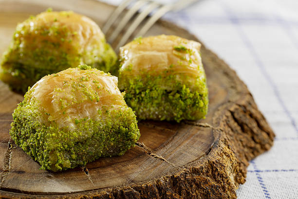 baklava - baklawa fotografías e imágenes de stock