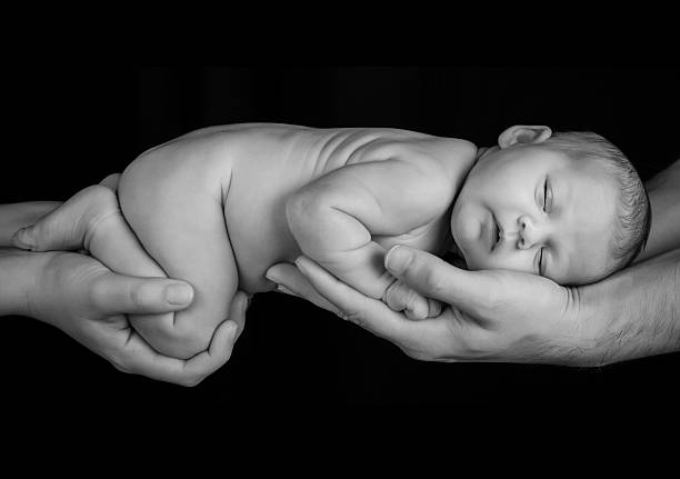 16 900+ Bébé Noir Et Blanc Photos, taleaux et images libre de droits