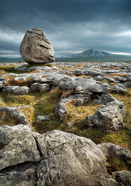 twisleton колебаний, часовня-le-дейле, north yorkshire, великобритания - pennines стоковые фото и изображения