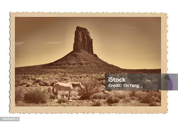 American Sudoeste Da Paisagem Com Cavalo Branco Retro Cartão Postal - Fotografias de stock e mais imagens de Cartão Postal