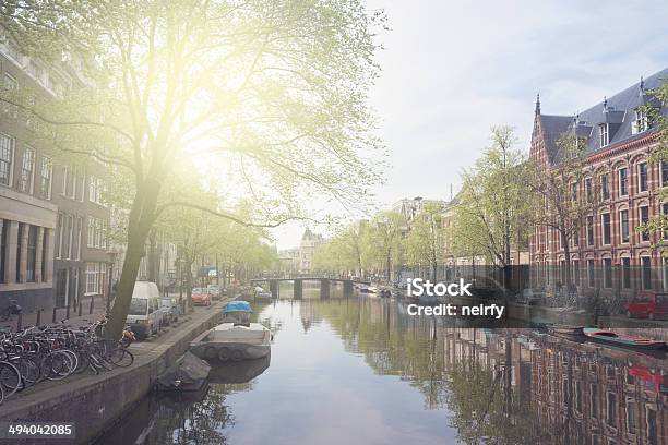 Дамба Из Канал Кольцо Amsterdam — стоковые фотографии и другие картинки Амстердам - Амстердам, Архитектура, Без людей