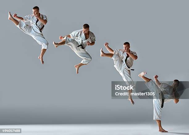 Foto de Homem Em Branco Kimono Treinamento Karate e mais fotos de stock de Caratê - Caratê, Judô, Homens