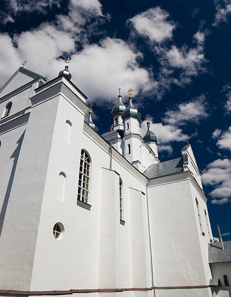 igreja católica bielorrússia - churchgoing imagens e fotografias de stock