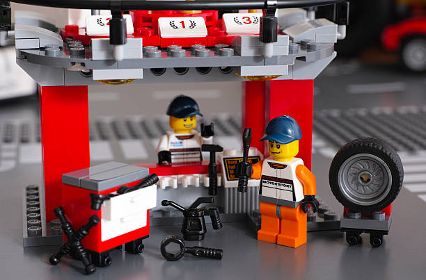 lego porsche sportive con strumenti del mini-garage - formula one racing foto e immagini stock