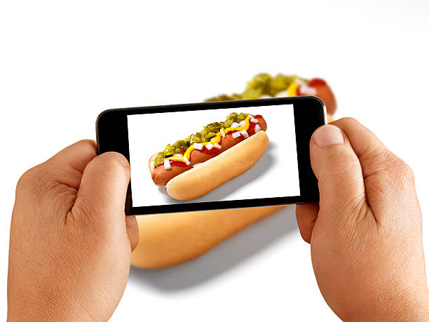 fotografia mobile di un hot dog con in giornata - sausage grilled isolated single object foto e immagini stock