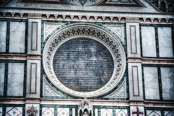 rose janela de santa croce catedral em florença - rose window florence italy cathedral tuscany imagens e fotografias de stock