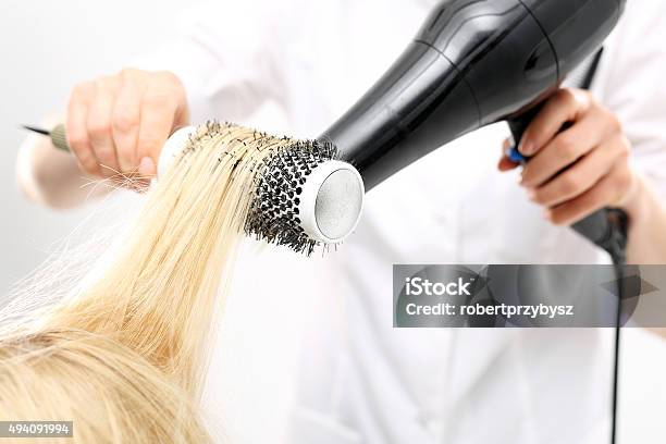 Model Haar Bürsten Stockfoto und mehr Bilder von Haare föhnen - Haare föhnen, Langes Haar, 2015