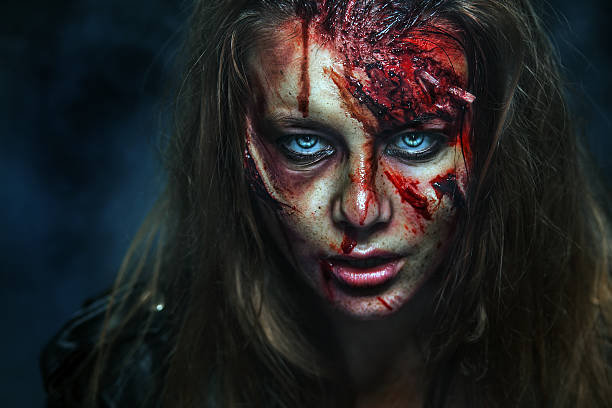 портрет женщина зомби опасным. ужас. tm - monster horror spooky human face стоковые фото и изображения