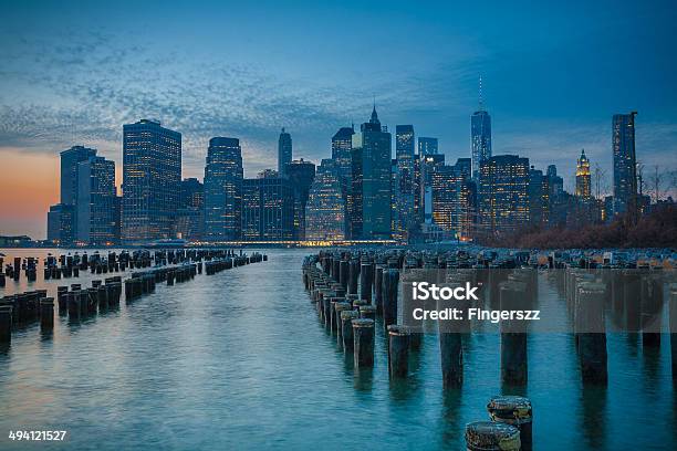 Manhattan Ao Pôr Do Sol - Fotografias de stock e mais imagens de Anoitecer - Anoitecer, Ao Ar Livre, Arquitetura