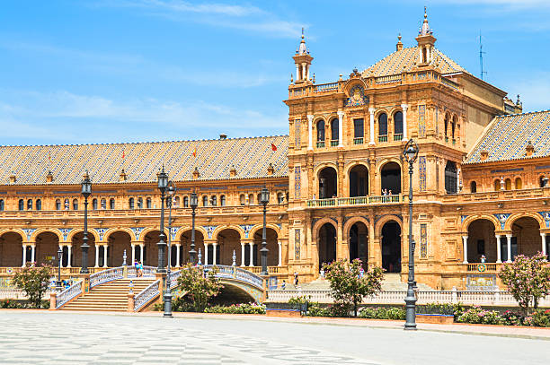 plaza de españa in sevilla, spanien - seville sevilla fountain palacio espanol stock-fotos und bilder