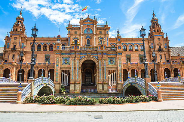 plaza de españa in sevilla, spanien - seville sevilla fountain palacio espanol stock-fotos und bilder