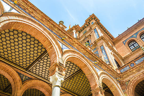 plaza de españa in sevilla, spanien - seville sevilla fountain palacio espanol stock-fotos und bilder