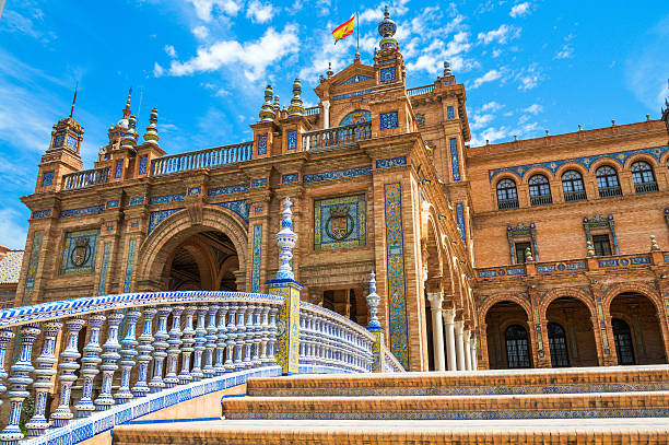 plaza de espana) в севилья, испания - old arch architecture painted image стоковые фото и изображения