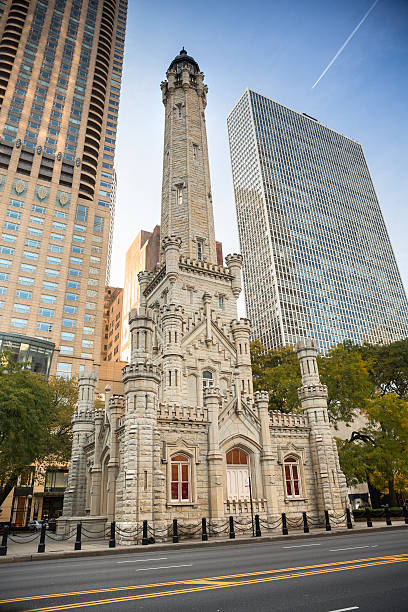 chicago water tower - water tower photos et images de collection