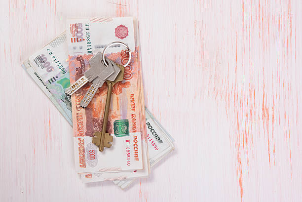 istock House keys and banknotes 494194984