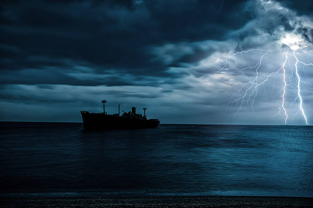 burza na morzu - sea storm sailing ship night zdjęcia i obrazy z banku zdjęć