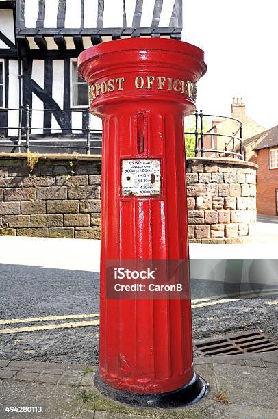 Victorian Postbox Warwick - Fotografias de stock e mais imagens de Caixa de Correio - Caixa de Correio, Caixa de Doação, Cilindro - Formas Geométricas