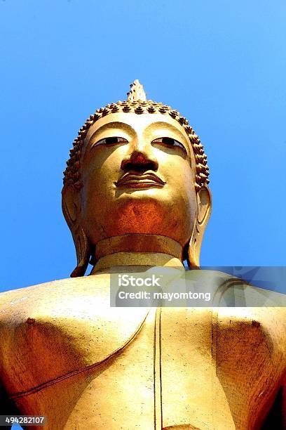 Foto de Estátua Do Buda e mais fotos de stock de Azul - Azul, Budismo, Coroa - Enfeite para cabeça