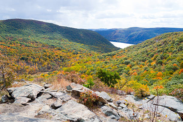 autunno sull'hudson valley - cold spring foto e immagini stock