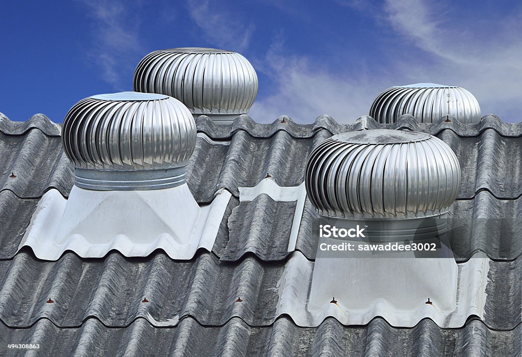 Sistema de ventilación en el último piso - Foto de stock de Acero libre de derechos